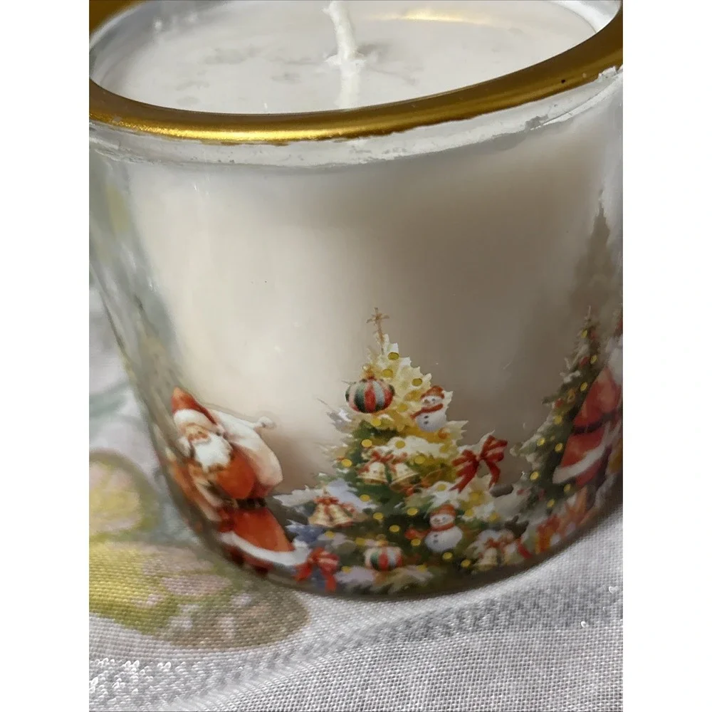 New World Market Christmas Eve Scented Candle‎ 7 Oz